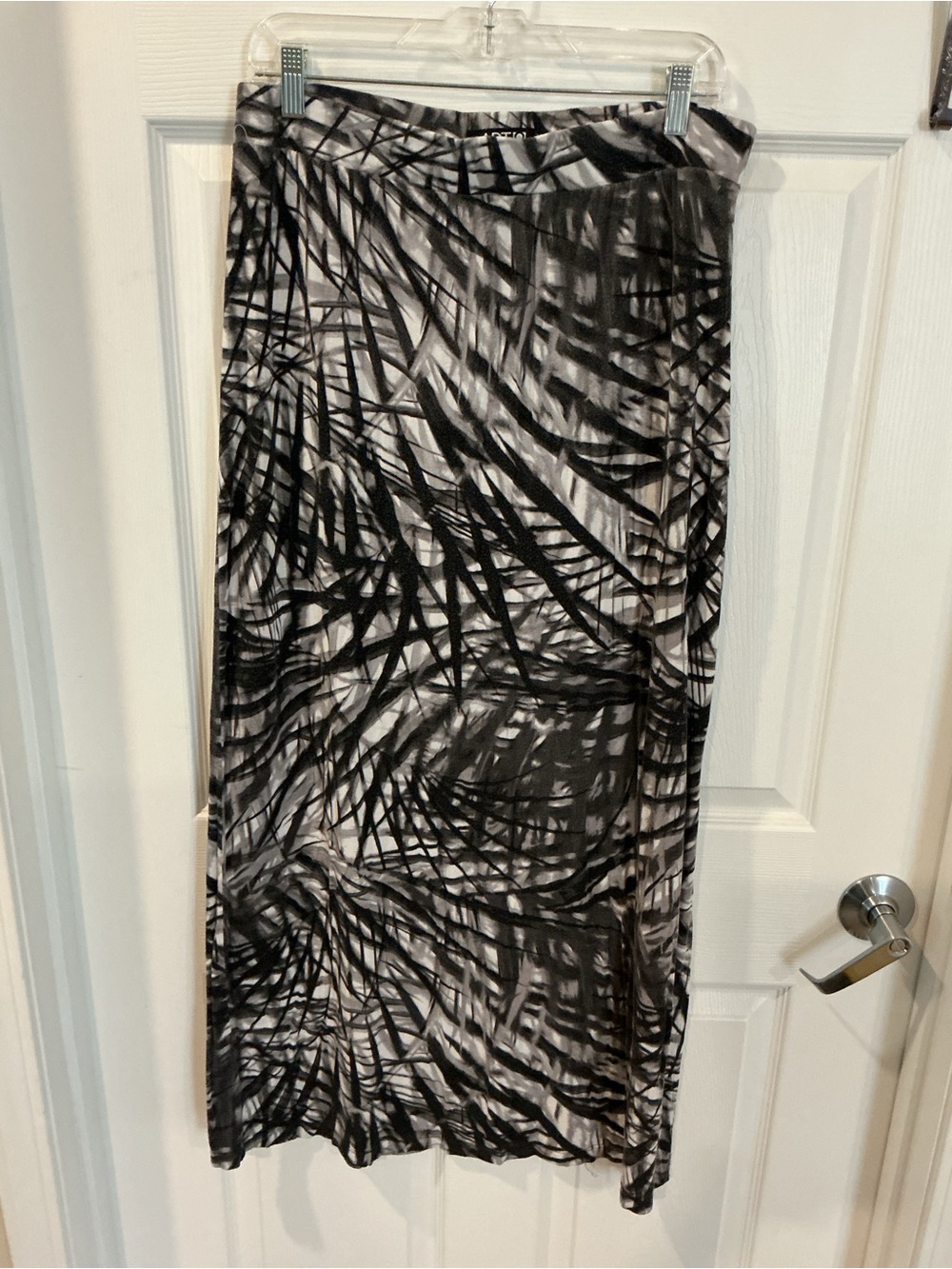 Apt. 9 Black and White Palm-Print Maxi Skirt